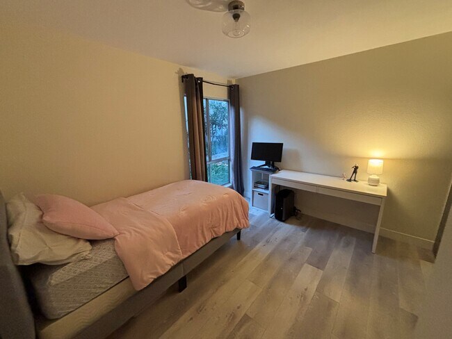 Building Photo - 806 Coriander Dr