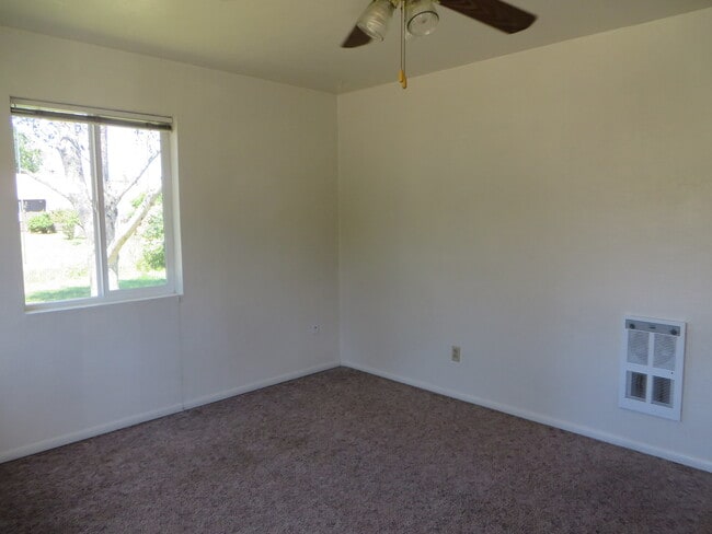 Building Photo - ~Cute One Bedroom House~