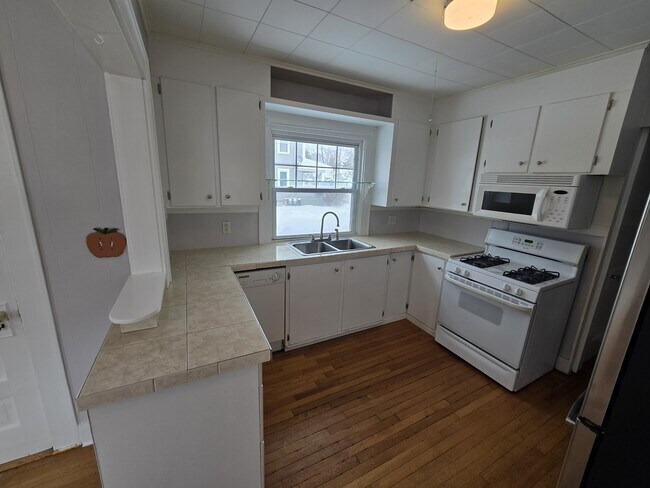 Building Photo - 232 Nichols Ave