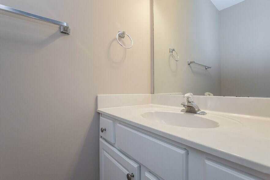 Building Photo - 3158 Thornbush Ct