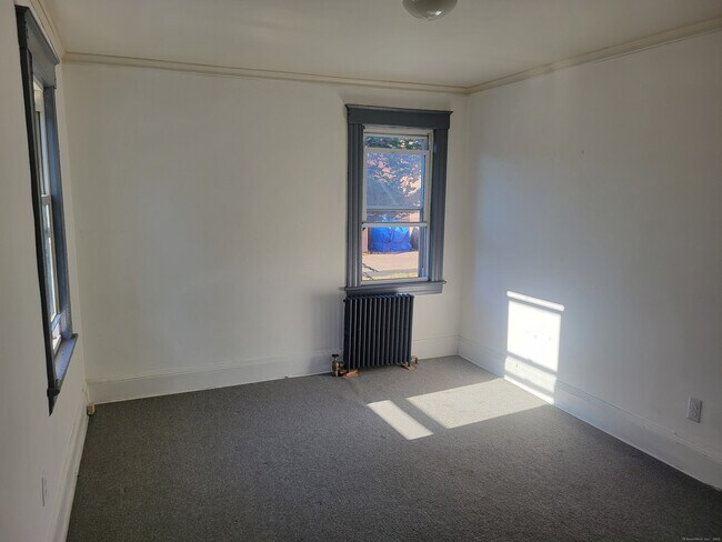 Building Photo - 178 Spruce St