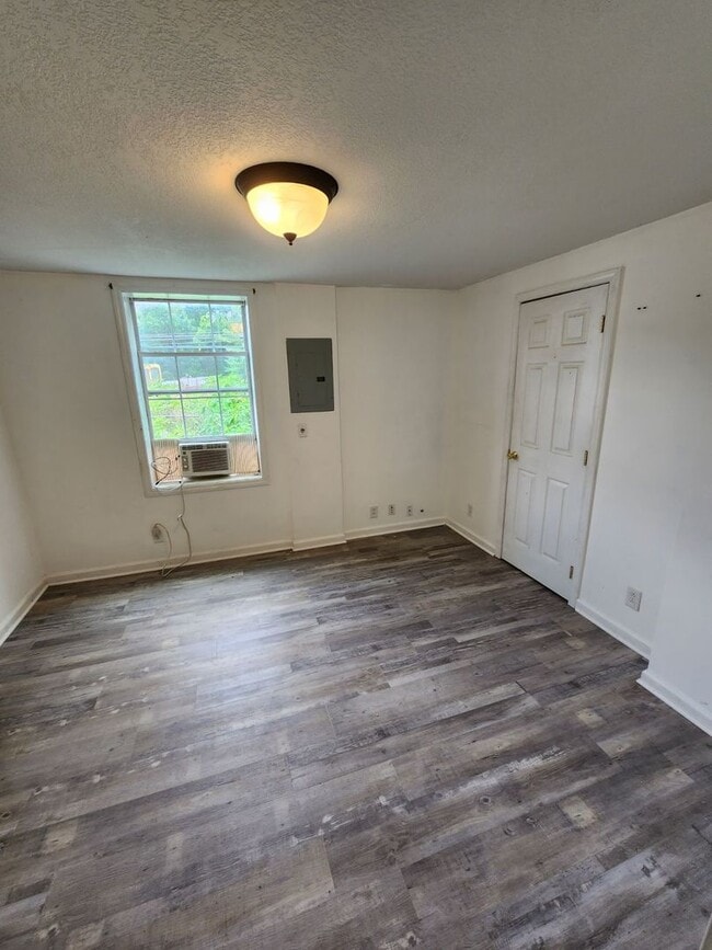 Building Photo - Cozy 1-Bedroom Single-Level Home with Yard and Washer/Dryer Included in Doyle, TN