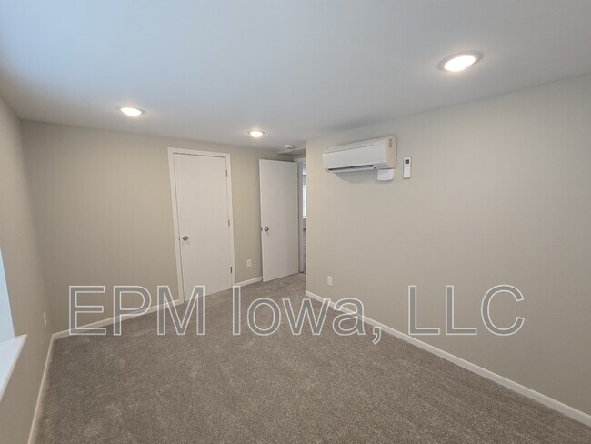 Building Photo - 308 1/2 12th Avenue