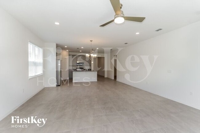 Building Photo - 560 Crown Rose Dr