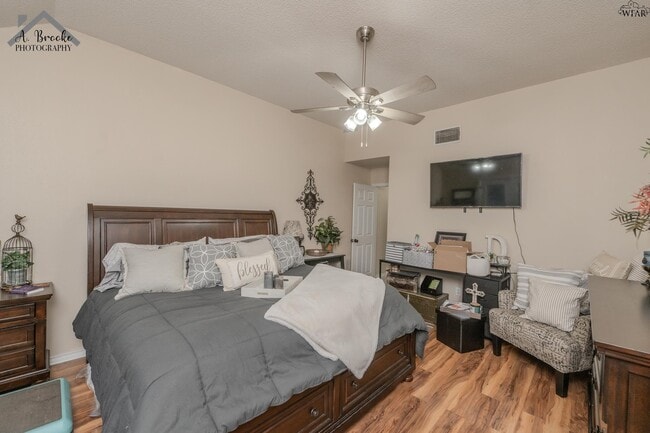 Building Photo - 4901 Belair Blvd