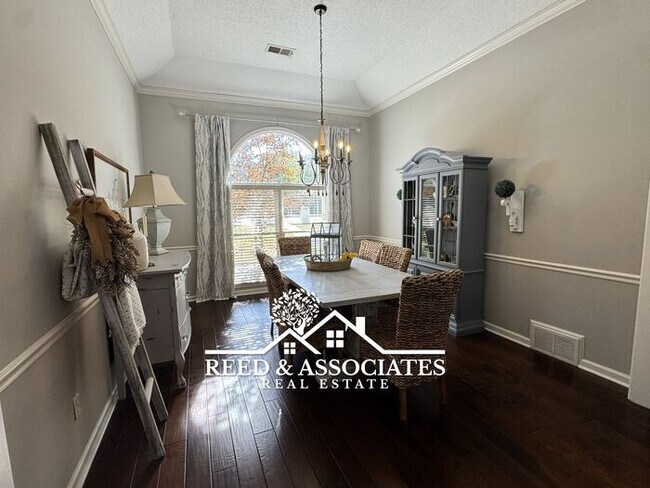 Building Photo - 4 bedrooms plus pool in Collierville!