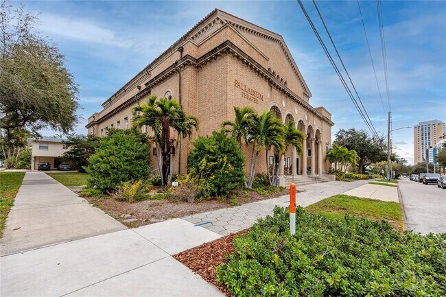 Building Photo - 555 3rd St N