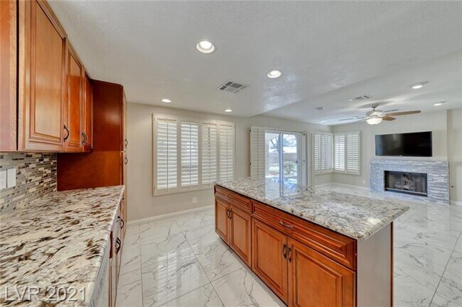 Building Photo - Gorgeous 4 bedroom home with large corner ...