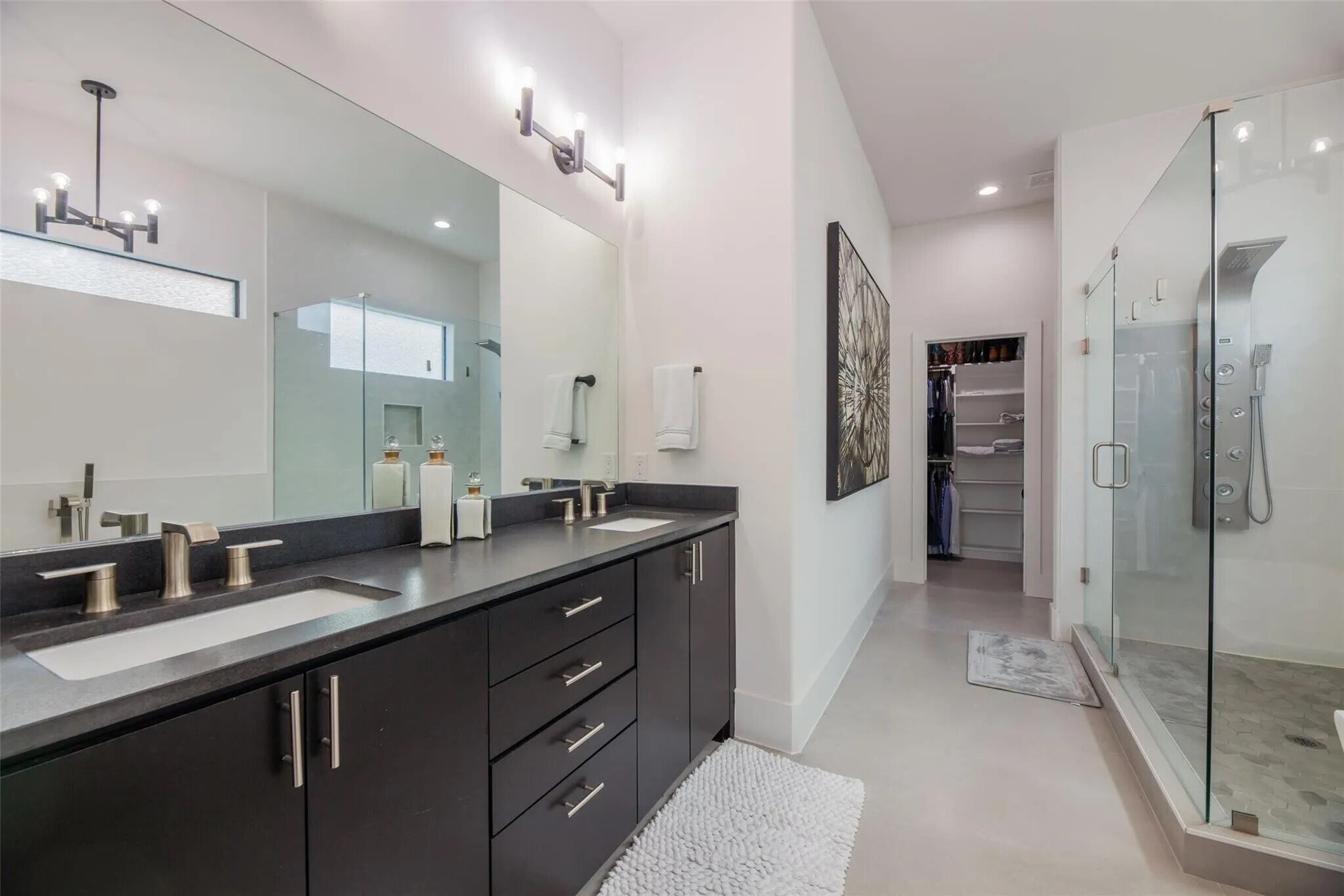 Building Photo - Room in Duplex on Avenue L