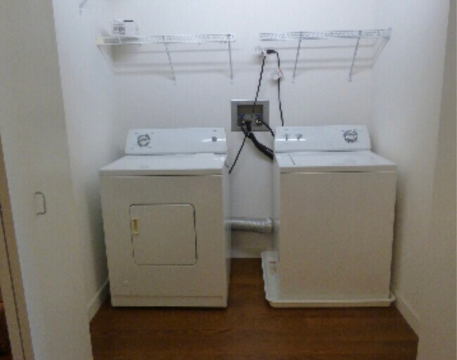 Building Photo - 235 W Van Buren St