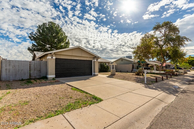 Building Photo - 10047 N 48th Ave