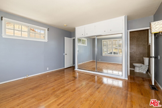 Building Photo - 4141 W 62nd St