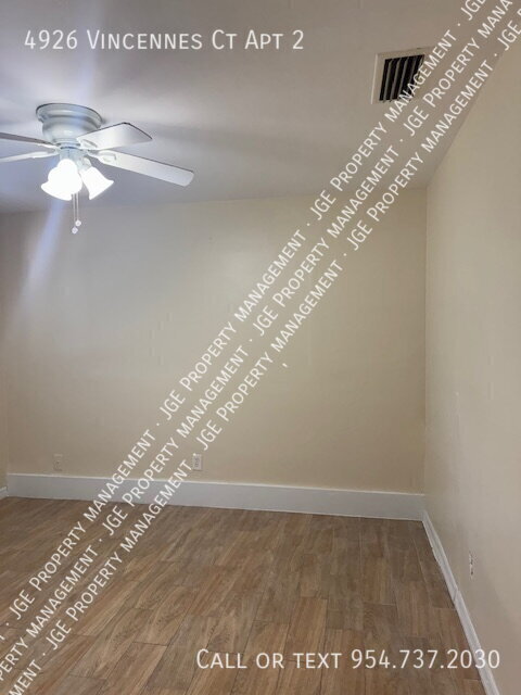 Building Photo - 4926 Vincennes Ct