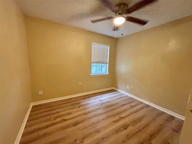 Building Photo - 8712 Wilcrest Dr