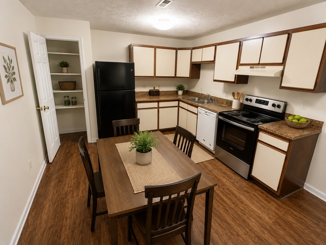 Building Photo - Blacksburg, 4 BR / 2.5 BA Available July 29
