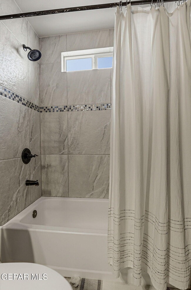 Building Photo - 3853 Loma Brisa Dr