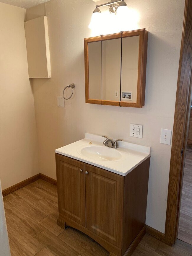 Building Photo - 431 Virginia St NE