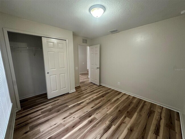 Building Photo - 14757 Wake Robin Dr