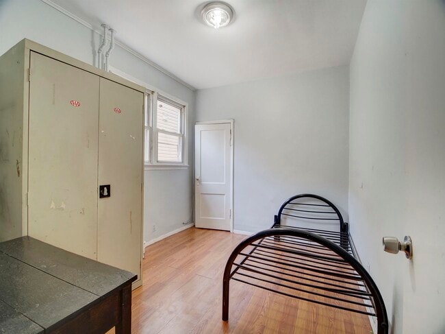 Building Photo - 276 Van Wagenen Ave