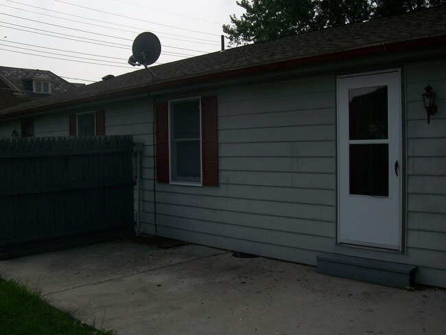 Building Photo - 163-165 Fairview Ave.