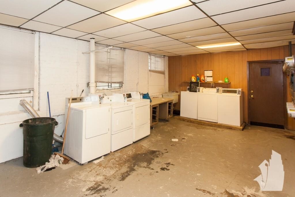 Building Photo - 428 W Surf St