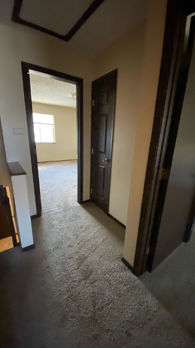 Building Photo - 2 bedroom townhouse - Mineola C