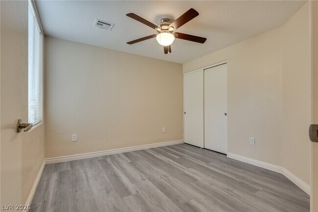 Building Photo - 6868 Sky Pointe Dr
