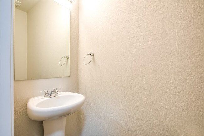 Building Photo - 605 Callahan Ln