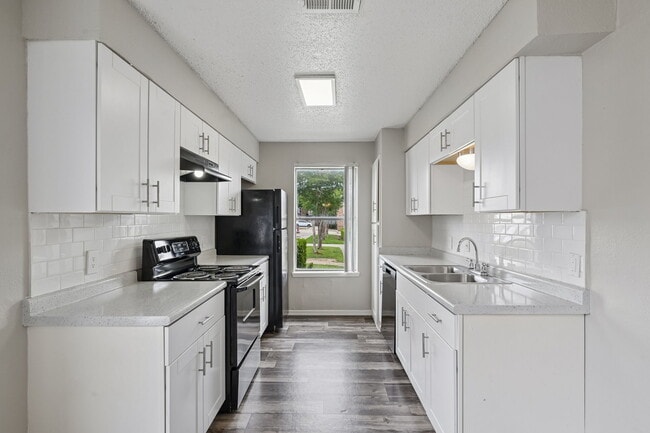 Building Photo - Monarch Pass