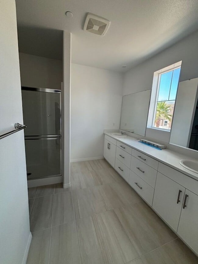 Building Photo - ***Move-In Special***Ready Now! Beautiful Wildomar Condo  3 Bed / 3 Bath