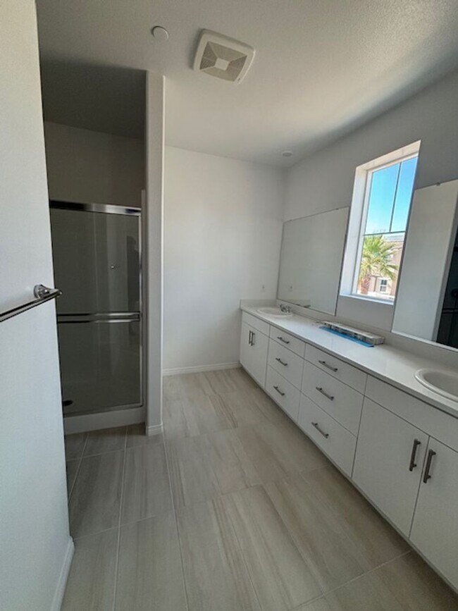 Building Photo - Ready Now! Beautiful Wildomar Condo  3 Bed...