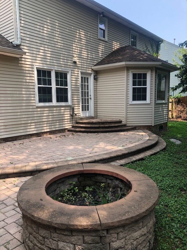 Building Photo - Red Mill Farm, 4 Bedooms 3 full Baths