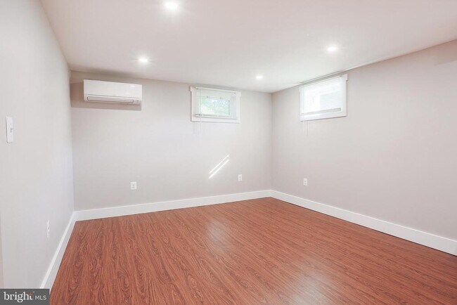 Building Photo - 21411 Montgomery Ave