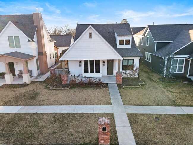 Building Photo - Luxury Rental in the Heart of the Rose District