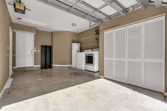 Building Photo - 5160 NW 112th Ct