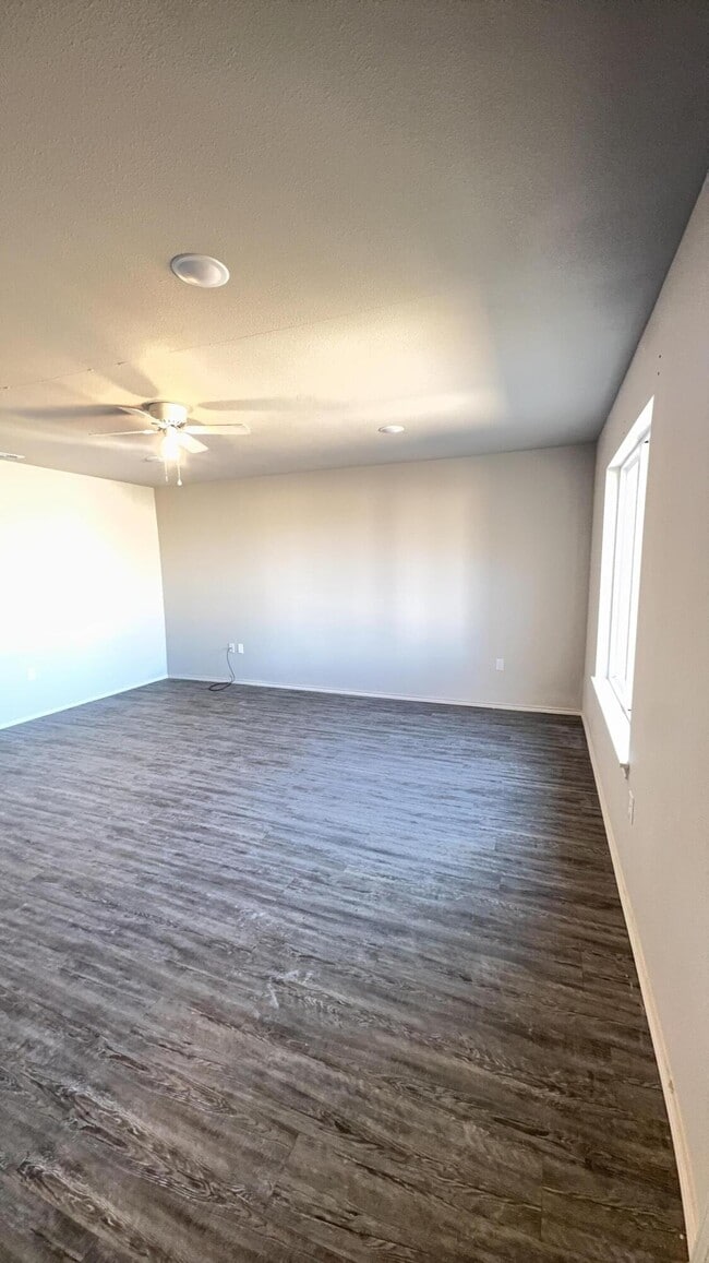 Building Photo - 7433 4th St