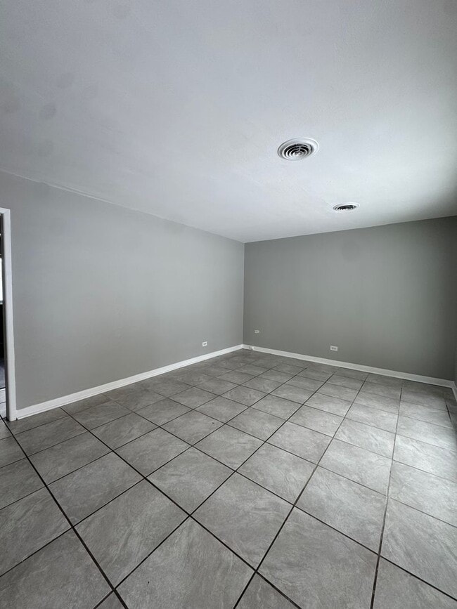 Building Photo - Don’t miss out on this charming three-bedr...