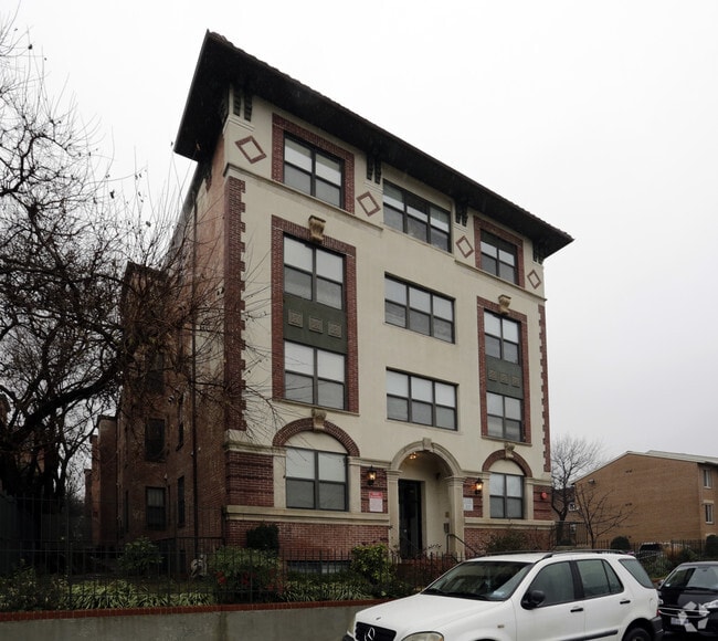 Primary Photo - Sunflower House