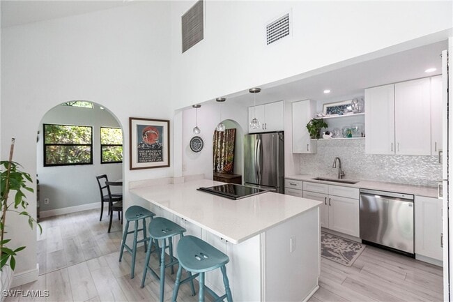 Building Photo - 1323 Solana Rd