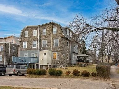 Building Photo - 5400 Woodcrest Ave