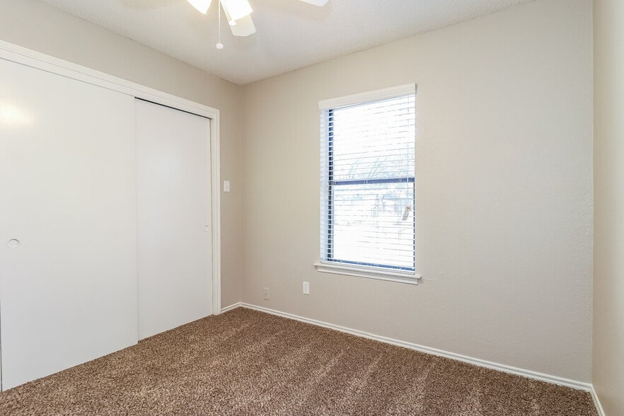 Building Photo - 2808 Barnes Dr