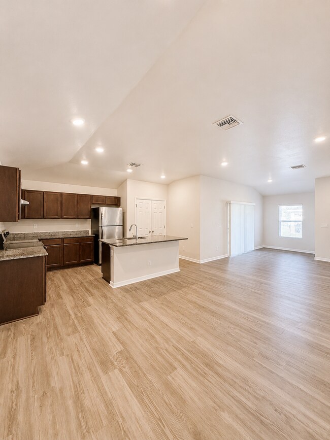Building Photo - Modern Duplex Available Now