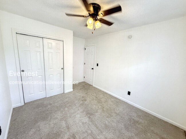 Building Photo - 2227 Cheshire Dr
