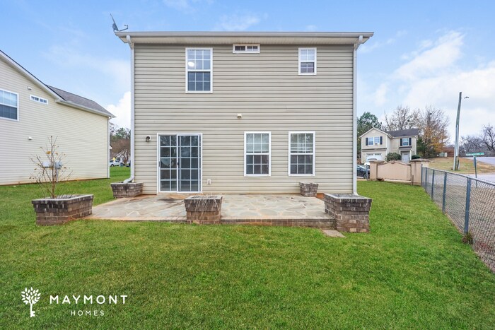 Building Photo - 1601 Hallmark Hills Dr