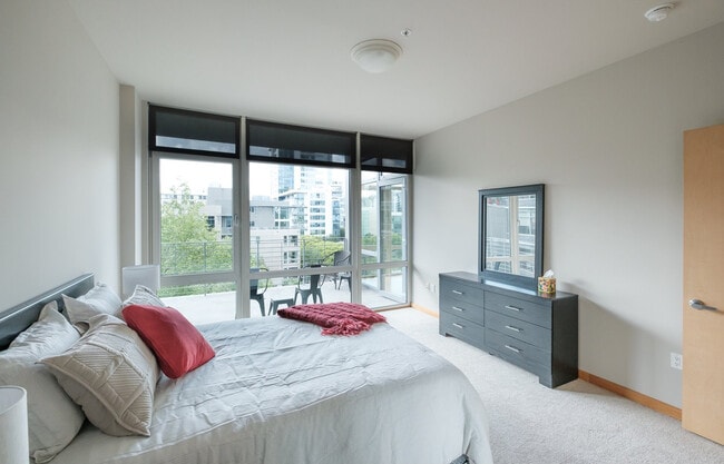 Building Photo - 1255 NW 9th Ave