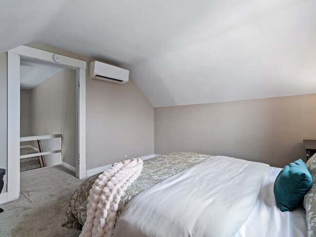 Building Photo - 679 Washington St