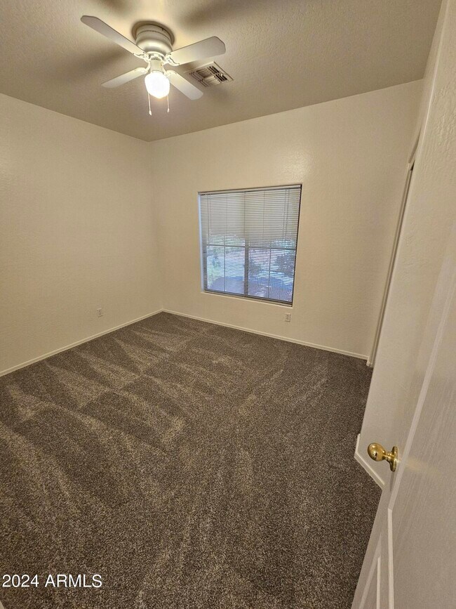 Building Photo - 2600 E Springfield Pl