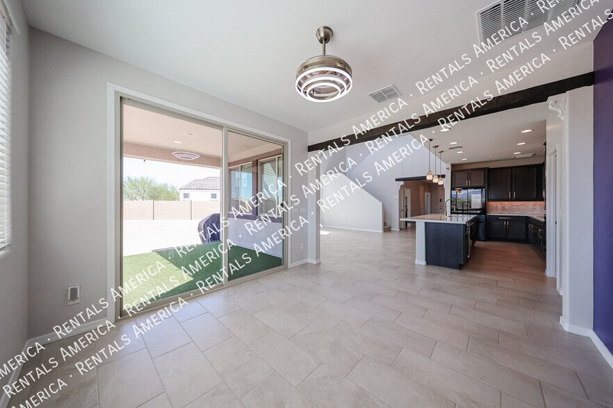 Building Photo - 11128 S 54th Ln