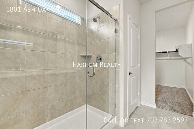 Building Photo - 1801 Ash Oak Ln