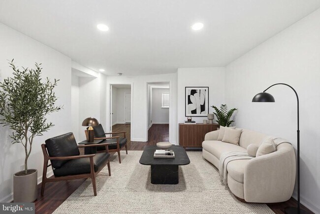 Building Photo - 3816 W Bay Ave